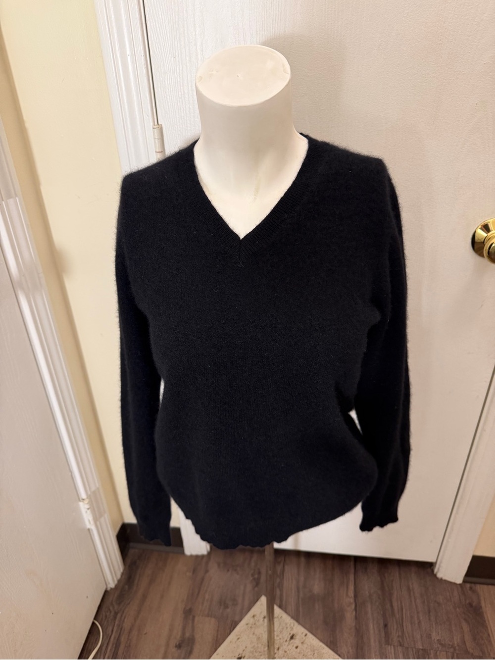 Charter Club Women’s 100% luxury Cashmere V-Neck Sweater Black Petite Large
